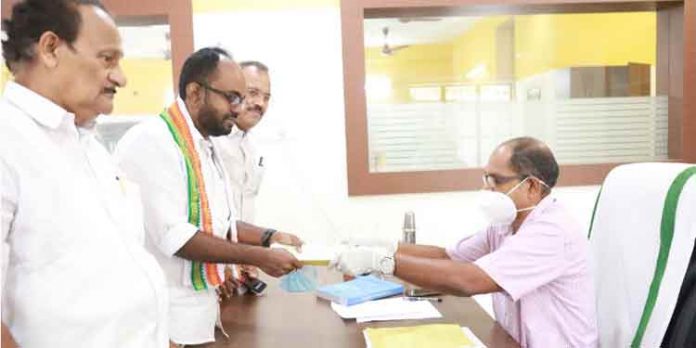 റാന്നിയില് പ്രമുഖ മുന്നണി സ്ഥാനാര്ഥികള് പത്രിക നല്കി റാന്നിയില് പ്രമുഖ മുന്നണി സ്ഥാനാര്ഥികള് പത്രിക നല്കി