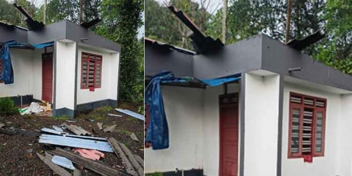 കാറ്റിലും മഴയിലും റാന്നിയില് കനത്ത നാശം ; മിക്ക സ്ഥലത്തും വൈദ്യുതിയില്ല കാറ്റിലും മഴയിലും റാന്നിയില് കനത്ത നാശം ; മിക്ക സ്ഥലത്തും വൈദ്യുതിയില്ല