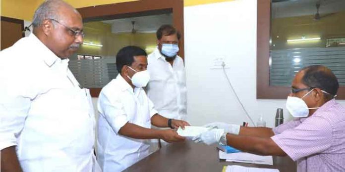 പത്രിക സമര്പ്പണം പൂര്ത്തിയായി ; പത്തനംതിട്ട ജില്ലയില് സമര്പ്പിച്ചത് 87 പത്രികകള് പത്രിക സമര്പ്പണം പൂര്ത്തിയായി ; പത്തനംതിട്ട ജില്ലയില് സമര്പ്പിച്ചത് 87 പത്രികകള്