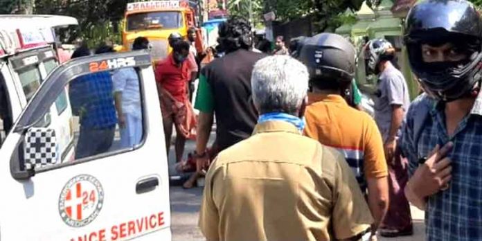 അമിത വേഗതയിൽ എത്തിയ ടിപ്പർ ഇടിച്ച് ബൈക്ക് യാത്രികൻ മരിച്ചു അമിത വേഗതയിൽ എത്തിയ ടിപ്പർ ഇടിച്ച് ബൈക്ക് യാത്രികൻ മരിച്ചു