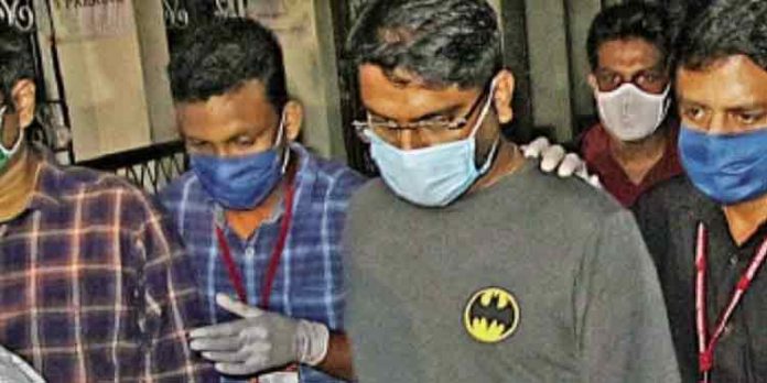 തയ്യാറാക്കിയതും നടപ്പാക്കിയതും ഒരാള് ; കോണ്സല് ജനറലിനെ പ്രതിക്കൂട്ടിലാക്കി സരിത്തിന്റെ മൊഴി തയ്യാറാക്കിയതും നടപ്പാക്കിയതും ഒരാള് ; കോണ്സല് ജനറലിനെ പ്രതിക്കൂട്ടിലാക്കി സരിത്തിന്റെ മൊഴി