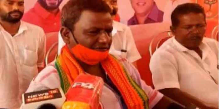 കോഴപ്പണമായി കിട്ടിയ രണ്ടര ലക്ഷത്തിൽ ഒരു ലക്ഷം സുഹൃത്തിന് നൽകി ; കെ സുന്ദരയുടെ മൊഴി കോഴപ്പണമായി കിട്ടിയ രണ്ടര ലക്ഷത്തിൽ ഒരു ലക്ഷം സുഹൃത്തിന് നൽകി ; കെ സുന്ദരയുടെ മൊഴി