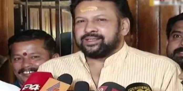 ശബരിമലയില് ഭക്തജനങ്ങള്ക്ക് അനുകൂലമായ നടപടി ഏത് രാഷ്ട്രീയ പാര്ട്ടി സ്വീകരിച്ചാലും സ്വാഗതം ചെയ്യും : തന്ത്രി കണ്ഠരര് രാജീവര് ശബരിമലയില് ഭക്തജനങ്ങള്ക്ക് അനുകൂലമായ നടപടി ഏത് രാഷ്ട്രീയ പാര്ട്ടി സ്വീകരിച്ചാലും സ്വാഗതം ചെയ്യും : തന്ത്രി കണ്ഠരര് രാജീവര്