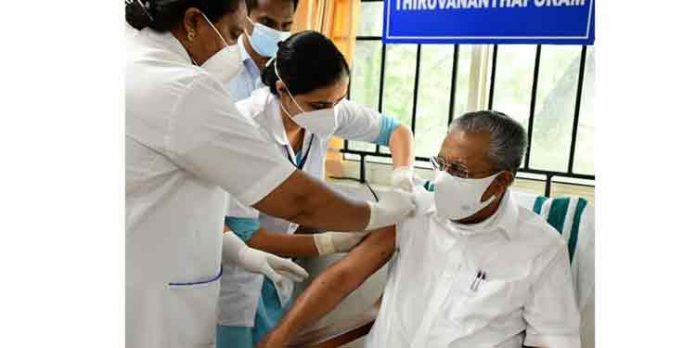 മുഖ്യമന്ത്രി കോവിഡ് വാക്സിൻ സ്വീകരിച്ചു മുഖ്യമന്ത്രി കോവിഡ് വാക്സിൻ സ്വീകരിച്ചു
