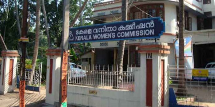 വനിതാ കമ്മിഷന് മെഗാ അദാലത്തില് 9 പരാതികളില് തീര്പ്പായി വനിതാ കമ്മിഷന് മെഗാ അദാലത്തില് 9 പരാതികളില് തീര്പ്പായി