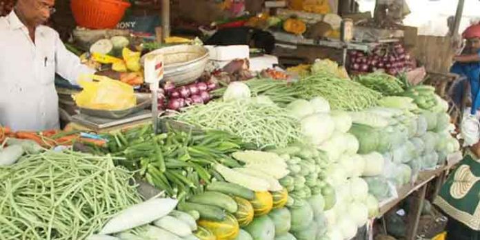 ഇന്ധന വിലവർധന : സമഗ്രമേഖലയിലും വിലക്കയറ്റം രൂക്ഷമാകുന്നു ഇന്ധന വിലവർധന : സമഗ്രമേഖലയിലും വിലക്കയറ്റം രൂക്ഷമാകുന്നു