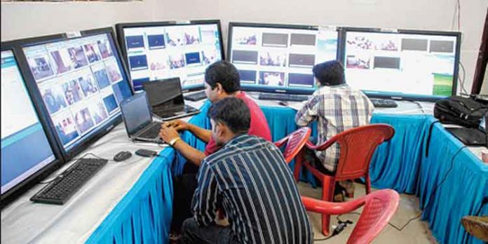 പത്തനംതിട്ട ജില്ലയിലെ 716 ബൂത്തുകളില് വെബ്കാസ്റ്റിംഗ് പത്തനംതിട്ട ജില്ലയിലെ 716 ബൂത്തുകളില് വെബ്കാസ്റ്റിംഗ്