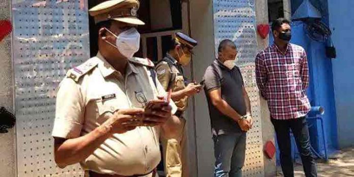 വൈഗയെ കൊല ചെയ്തശേഷം ആത്മഹത്യക്ക് ശ്രമിച്ചെന്ന സനു മോഹന്റെ വാദം കെട്ടിച്ചമച്ചതെന്ന് അന്വേഷണ ഉദ്യോഗസ്ഥര് വൈഗയെ കൊല ചെയ്തശേഷം ആത്മഹത്യക്ക് ശ്രമിച്ചെന്ന സനു മോഹന്റെ വാദം കെട്ടിച്ചമച്ചതെന്ന് അന്വേഷണ ഉദ്യോഗസ്ഥര്