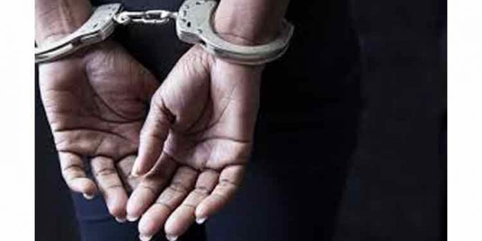 ഗുജറാത്തില് ഭീകരാക്രമണങ്ങള് നടത്താന് നീക്കം : മൂന്ന് ഐഎസ്ഐ പ്രവര്ത്തകരെ ക്രൈംബ്രാഞ്ച് അറസ്റ്റ് ചെയ്തു ഗുജറാത്തില് ഭീകരാക്രമണങ്ങള് നടത്താന് നീക്കം : മൂന്ന് ഐഎസ്ഐ പ്രവര്ത്തകരെ ക്രൈംബ്രാഞ്ച് അറസ്റ്റ് ചെയ്തു