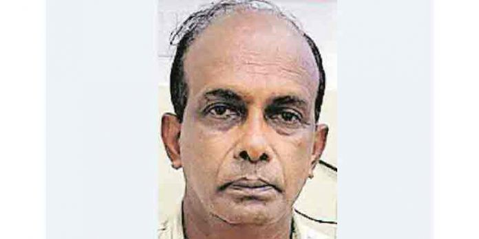 പരീക്ഷ എഴുതാന് പോയ പെണ്കുട്ടിയെ തലയ്ക്കടിച്ചു കൊലപ്പെടുത്താന് ശ്രമിച്ച സംഭവം ; മുന് കൊലക്കേസ് പ്രതിയായ ഓട്ടോ ഡ്രൈവര് അറസ്റ്റില് പരീക്ഷ എഴുതാന് പോയ പെണ്കുട്ടിയെ തലയ്ക്കടിച്ചു കൊലപ്പെടുത്താന് ശ്രമിച്ച സംഭവം ; മുന് കൊലക്കേസ് പ്രതിയായ ഓട്ടോ ഡ്രൈവര് അറസ്റ്റില്
