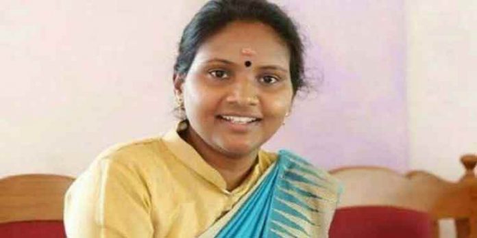 രമ്യ ഹരിദാസ് എംപിയെ ജാതിപ്പേരു വിളിച്ച് അധിക്ഷേപിച്ചതായി പരാതി രമ്യ ഹരിദാസ് എംപിയെ ജാതിപ്പേരു വിളിച്ച് അധിക്ഷേപിച്ചതായി പരാതി