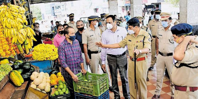കാസര്ഗോഡ് നിയന്ത്രണങ്ങള് കര്ശനമാക്കുന്നു ; വ്യാപാര കേന്ദ്രങ്ങളില് കൊവിഡ് നെഗറ്റീവ് സര്ട്ടിഫിക്കറ്റ് നിര്ബന്ധമാക്കി കാസര്ഗോഡ് നിയന്ത്രണങ്ങള് കര്ശനമാക്കുന്നു ; വ്യാപാര കേന്ദ്രങ്ങളില് കൊവിഡ് നെഗറ്റീവ് സര്ട്ടിഫിക്കറ്റ് നിര്ബന്ധമാക്കി