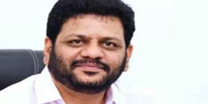 പാലക്കാട് മുന് ഡിസിസി അധ്യക്ഷന് എ.വി. ഗോപിനാഥിനെതിരെ വിമര്ശനവുമായി വി.കെ ശ്രീകണ്ഠന് പാലക്കാട് മുന് ഡിസിസി അധ്യക്ഷന് എ.വി. ഗോപിനാഥിനെതിരെ വിമര്ശനവുമായി വി.കെ ശ്രീകണ്ഠന്