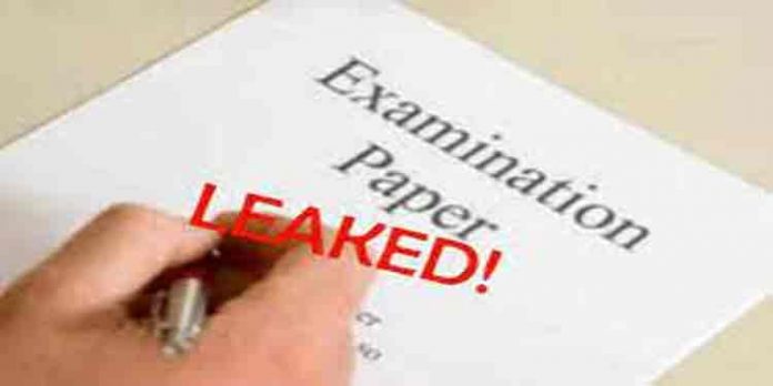 ചോദ്യപേപ്പര് ചോര്ച്ച : പോലീസില് പരാതി നല്കിയില്ല , തൊണ്ടിമുതലായ മൊബൈല് മാറ്റി ; സിപിഎം പ്രവര്ത്തകനായ അധ്യാപകനെ രക്ഷിക്കാന് വിദ്യാഭ്യാസ വകുപ്പിന്റെ ഒത്തുകളി ചോദ്യപേപ്പര് ചോര്ച്ച : പോലീസില് പരാതി നല്കിയില്ല , തൊണ്ടിമുതലായ മൊബൈല് മാറ്റി ; സിപിഎം പ്രവര്ത്തകനായ അധ്യാപകനെ രക്ഷിക്കാന് വിദ്യാഭ്യാസ വകുപ്പിന്റെ ഒത്തുകളി