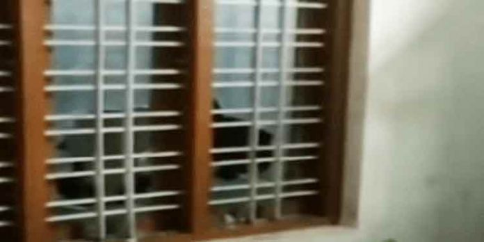 കായംകുളത്തെ യു.ഡി.എഫ് സ്ഥാനാര്ഥി അരിത ബാബുവിന്റെ വീടിനുനേരെ ആക്രമണം ; പിന്നില് സി.പിഎം എന്ന് കോണ്ഗ്രസ് കായംകുളത്തെ യു.ഡി.എഫ് സ്ഥാനാര്ഥി അരിത ബാബുവിന്റെ വീടിനുനേരെ ആക്രമണം ; പിന്നില് സി.പിഎം എന്ന് കോണ്ഗ്രസ്