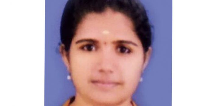 കണ്ണൂര് മട്ടന്നൂരില് കുഞ്ഞിനെ രക്ഷിക്കാനുള്ള ശ്രമത്തിനിടെ യുവതി പുഴയില് മുങ്ങിമരിച്ചു കണ്ണൂര് മട്ടന്നൂരില് കുഞ്ഞിനെ രക്ഷിക്കാനുള്ള ശ്രമത്തിനിടെ യുവതി പുഴയില് മുങ്ങിമരിച്ചു