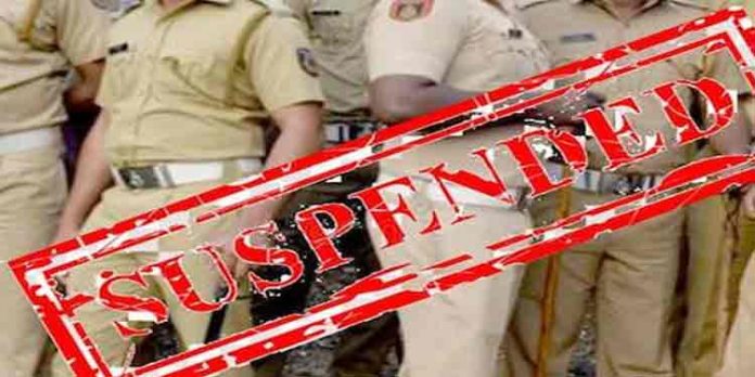 സ്ഥാനാര്ഥികള്ക്കു വേണ്ടി വോട്ട് പിടിച്ചു ; രണ്ടു പോലീസുകാര്ക്ക് സസ്പെന്ഷന് സ്ഥാനാര്ഥികള്ക്കു വേണ്ടി വോട്ട് പിടിച്ചു ; രണ്ടു പോലീസുകാര്ക്ക് സസ്പെന്ഷന്