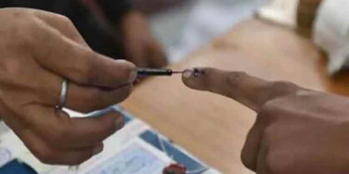 ഇരട്ടവോട്ട് ; ജീപ്പിലെത്തിയ 14 പേരെ നെടുങ്കണ്ടം പോലീസ് കസ്റ്റഡിയിലെടുത്തു ഇരട്ടവോട്ട് ; ജീപ്പിലെത്തിയ 14 പേരെ നെടുങ്കണ്ടം പോലീസ് കസ്റ്റഡിയിലെടുത്തു
