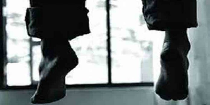 കൊറോണ സ്ഥിരീകരിച്ചയാളെ ആത്മഹത്യ ചെയ്ത നിലയില് കണ്ടെത്തി കൊറോണ സ്ഥിരീകരിച്ചയാളെ ആത്മഹത്യ ചെയ്ത നിലയില് കണ്ടെത്തി