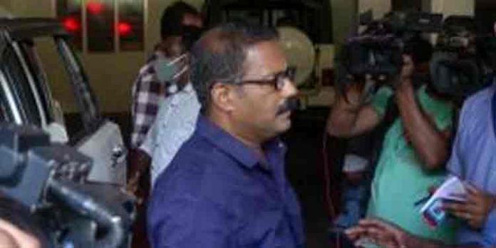 പിടിച്ചെടുത്ത പണത്തിന്റെ രേഖകളുമായി കെഎം ഷാജി എംഎല്എ വിജിലന്സിനുമുന്നില് ഹാജരായി പിടിച്ചെടുത്ത പണത്തിന്റെ രേഖകളുമായി കെഎം ഷാജി എംഎല്എ വിജിലന്സിനുമുന്നില് ഹാജരായി