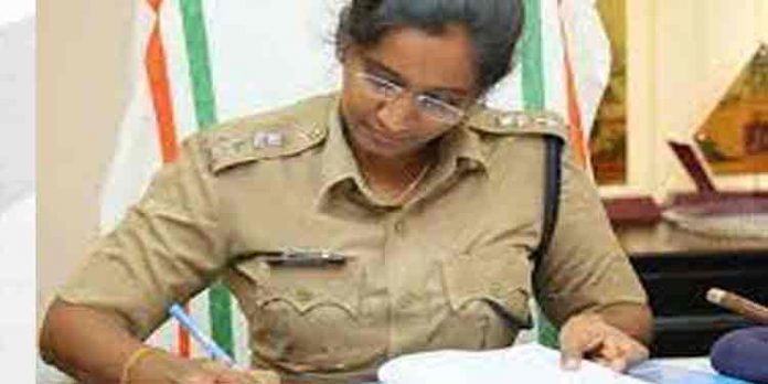 കോവിഡ് നിയന്ത്രണങ്ങള് കര്ശനമായി നടപ്പാക്കുമെന്ന് ജില്ലാ പോലീസ് മേധാവി ആര്. നിശാന്തിനി കോവിഡ് നിയന്ത്രണങ്ങള് കര്ശനമായി നടപ്പാക്കുമെന്ന് ജില്ലാ പോലീസ് മേധാവി ആര്. നിശാന്തിനി