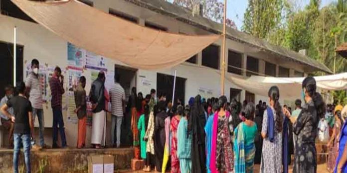 6 മണിക്കൂര് പിന്നിട്ടപ്പോള് 38.2% ശതമാനം പോളിംഗ് 6 മണിക്കൂര് പിന്നിട്ടപ്പോള് 38.2% ശതമാനം പോളിംഗ്