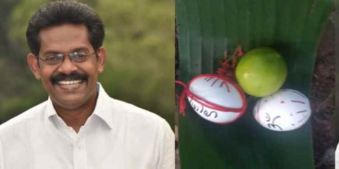 കുന്നത്തൂരിലെ യുഡിഎഫ് സ്ഥാനാര്ത്ഥി ഉല്ലാസ് കോവൂരിന് മുട്ട കൂടോത്രം കുന്നത്തൂരിലെ യുഡിഎഫ് സ്ഥാനാര്ത്ഥി ഉല്ലാസ് കോവൂരിന് മുട്ട കൂടോത്രം