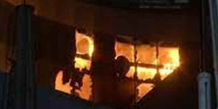 മഹാരാഷ്ട്രയിലെ നാഗ്പൂരില് കോവിഡ് ആശുപത്രിയില് തീപിടുത്തം , നാല് മരണം മഹാരാഷ്ട്രയിലെ നാഗ്പൂരില് കോവിഡ് ആശുപത്രിയില് തീപിടുത്തം , നാല് മരണം