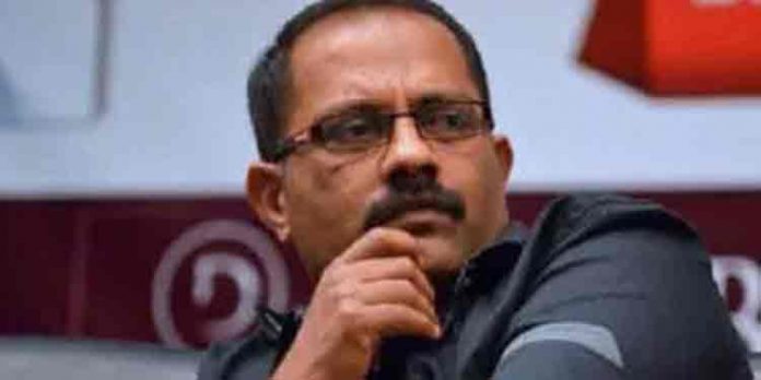 ഷാജിയുടെ വീട്ടില്നിന്ന് കണ്ടെടുത്ത 50 പവന് സ്വര്ണവും വിദേശ കറന്സിയും വിജിലന്സ് സംഘം തിരികെ നല്കി ഷാജിയുടെ വീട്ടില്നിന്ന് കണ്ടെടുത്ത 50 പവന് സ്വര്ണവും വിദേശ കറന്സിയും വിജിലന്സ് സംഘം തിരികെ നല്കി