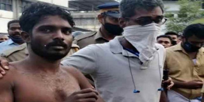 കുമ്പഴയില് അഞ്ചുവയസുകാരിയെ മര്ദിച്ച് കൊലപ്പെടുത്തിയ സംഭവം ; കസ്റ്റഡിയില് നിന്ന് ചാടിപ്പോയ പ്രതിയെ പിടികൂടി കുമ്പഴയില് അഞ്ചുവയസുകാരിയെ മര്ദിച്ച് കൊലപ്പെടുത്തിയ സംഭവം ; കസ്റ്റഡിയില് നിന്ന് ചാടിപ്പോയ പ്രതിയെ പിടികൂടി