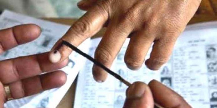 പോളിംഗ് ആരംഭിച്ചു ; മിക്ക ബൂത്തിനു മുമ്പിലും നീണ്ട ക്യു പോളിംഗ് ആരംഭിച്ചു ; മിക്ക ബൂത്തിനു മുമ്പിലും നീണ്ട ക്യു