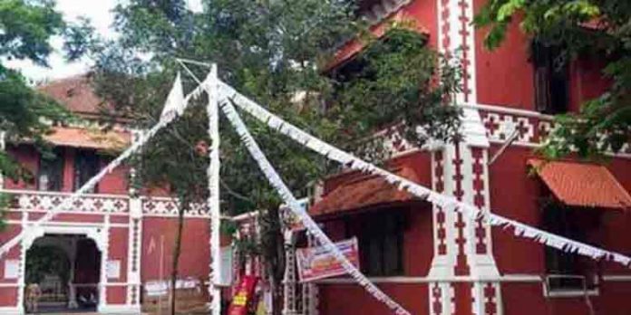 യൂണിവേഴ്സിറ്റി കോളേജിലെ ആക്രമണം : എസ് എഫ് ഐ നേതാക്കളടക്കമുള്ള 7 പ്രതികള്ക്ക് അറസ്റ്റ് വാറണ്ട് യൂണിവേഴ്സിറ്റി കോളേജിലെ ആക്രമണം : എസ് എഫ് ഐ നേതാക്കളടക്കമുള്ള 7 പ്രതികള്ക്ക് അറസ്റ്റ് വാറണ്ട്