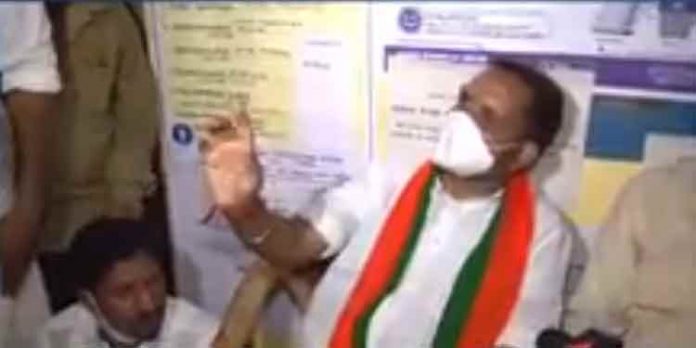 മഞ്ചേശ്വരത്ത് ബിജെപിയുടെ വന് പ്രതിഷേധം ബൂത്തിനു മുമ്പില് ; സംഘര്ഷ സാധ്യത മഞ്ചേശ്വരത്ത് ബിജെപിയുടെ വന് പ്രതിഷേധം ബൂത്തിനു മുമ്പില് ; സംഘര്ഷ സാധ്യത