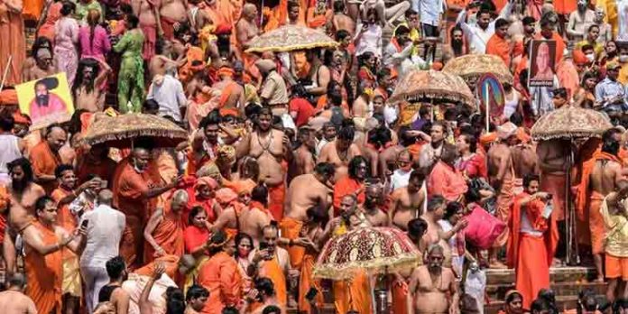 ഹരിദ്വാറിലെ കുംഭമേള ; ഗംഗയില് കുളിച്ച 102 പേര്ക്ക് കോവിഡ്, പങ്കെടുത്തത് 28ലക്ഷം ഭക്തര് ഹരിദ്വാറിലെ കുംഭമേള ; ഗംഗയില് കുളിച്ച 102 പേര്ക്ക് കോവിഡ്, പങ്കെടുത്തത് 28ലക്ഷം ഭക്തര്