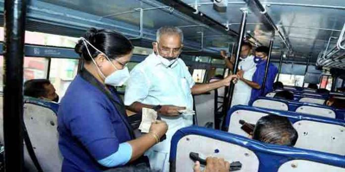 കോവിഡ് വ്യാപനം ; ബസുകളില് നിന്ന് യാത്ര അനുവദിക്കില്ല കോവിഡ് വ്യാപനം ; ബസുകളില് നിന്ന് യാത്ര അനുവദിക്കില്ല