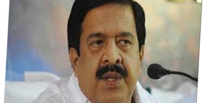 മോദിക്കും പിണറായിക്കും ഇടയിലെ പാലമാണ് അദാനി: ചെന്നിത്തല മോദിക്കും പിണറായിക്കും ഇടയിലെ പാലമാണ് അദാനി: ചെന്നിത്തല