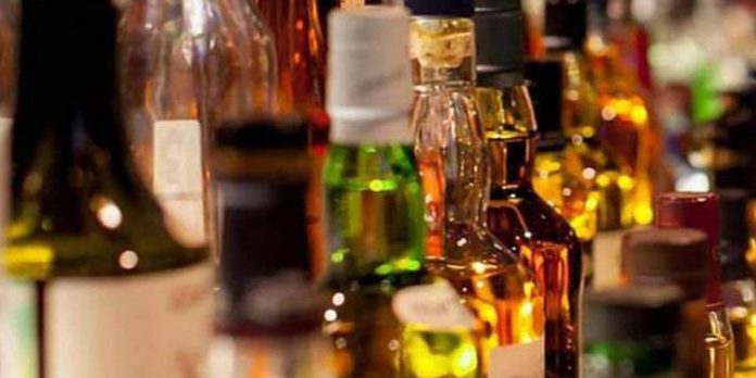 മാസ്ക് ഇല്ലാത്തതിനാൽ മദ്യം നൽകിയില്ല ; ഓട്ടോയിൽ കാത്തിരുന്നു തല അടിച്ചു പൊട്ടിച്ചു മാസ്ക് ഇല്ലാത്തതിനാൽ മദ്യം നൽകിയില്ല ; ഓട്ടോയിൽ കാത്തിരുന്നു തല അടിച്ചു പൊട്ടിച്ചു