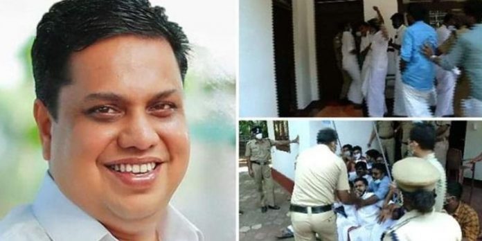ഷംസീറിന്റെ ഭാര്യയ്ക്ക് കണ്ണൂർ സർവകലാശാലയിൽ അനധികൃത നിയമനം ? വിസിയെ ഉപരോധിച്ച് കെഎസ്യു ഷംസീറിന്റെ ഭാര്യയ്ക്ക് കണ്ണൂർ സർവകലാശാലയിൽ അനധികൃത നിയമനം ? വിസിയെ ഉപരോധിച്ച് കെഎസ്യു