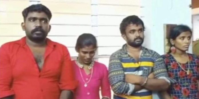 തിരുവനന്തപുരത്തെ ജ്വല്ലറി കവര്ച്ച ; പ്രതികളെ ഒരു മണിക്കൂറിനുള്ളിൽ പിടിച്ച മലയൻകീഴ് പോലീസിന് പാരിതോഷികം തിരുവനന്തപുരത്തെ ജ്വല്ലറി കവര്ച്ച ; പ്രതികളെ ഒരു മണിക്കൂറിനുള്ളിൽ പിടിച്ച മലയൻകീഴ് പോലീസിന് പാരിതോഷികം