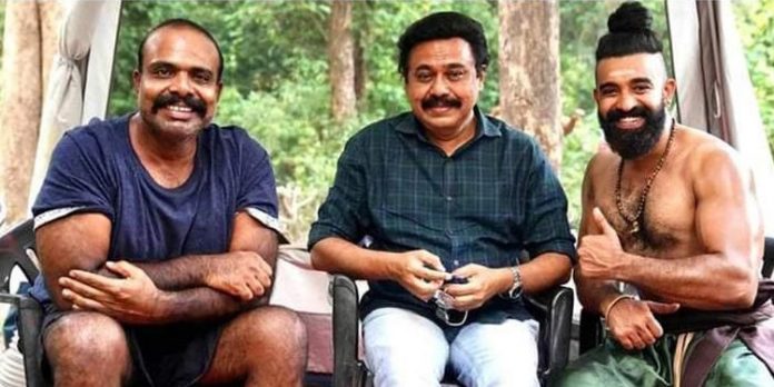 വിനയന്റെ പത്തൊൻപതാം നൂറ്റാണ്ടിൽ കൊച്ചുണ്ണിയായി ചെമ്പൻ വിനോദ് വിനയന്റെ പത്തൊൻപതാം നൂറ്റാണ്ടിൽ കൊച്ചുണ്ണിയായി ചെമ്പൻ വിനോദ്