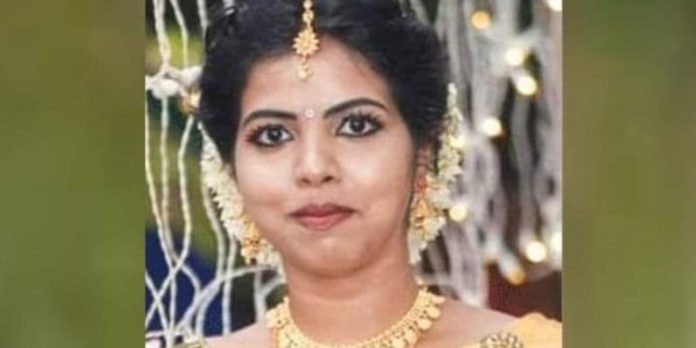 പ്രസവത്തിനുശേഷം വീട്ടിലെത്തിയ യുവതി കൊവിഡ് ബാധിച്ച് മരിച്ചു പ്രസവത്തിനുശേഷം വീട്ടിലെത്തിയ യുവതി കൊവിഡ് ബാധിച്ച് മരിച്ചു