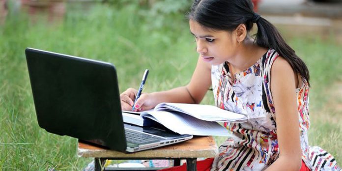 പുതിയ അധ്യായന വര്ഷത്തില് എസ്എസ്എല്സി ക്ലാസുകള് മെയ് മുതല് ഓണ്ലൈനില് പുതിയ അധ്യായന വര്ഷത്തില് എസ്എസ്എല്സി ക്ലാസുകള് മെയ് മുതല് ഓണ്ലൈനില്