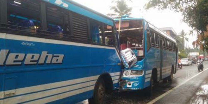 മലപ്പുറം താനൂരില് സ്വകാര്യ ബസ്സുകള് തമ്മില് കൂട്ടിയിടിച്ച് യാത്രക്കാര്ക്ക് പരിക്ക് മലപ്പുറം താനൂരില് സ്വകാര്യ ബസ്സുകള് തമ്മില് കൂട്ടിയിടിച്ച് യാത്രക്കാര്ക്ക് പരിക്ക്