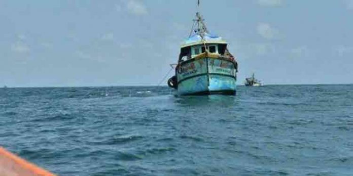മംഗലാപുരത്ത് ബോട്ടില് കപ്പലിടിച്ച് രണ്ട് മരണം മംഗലാപുരത്ത് ബോട്ടില് കപ്പലിടിച്ച് രണ്ട് മരണം