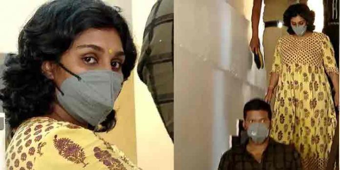 സിനിമയില് അവസരം വാഗ്ദാനം ചെയ്ത് വിളിച്ചുവരുത്തി സ്വര്ണ്ണവും പണവും കവര്ന്നു ; ദമ്പതികള് അറസ്റ്റില് സിനിമയില് അവസരം വാഗ്ദാനം ചെയ്ത് വിളിച്ചുവരുത്തി സ്വര്ണ്ണവും പണവും കവര്ന്നു ; ദമ്പതികള് അറസ്റ്റില്