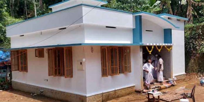 ജില്ലാ കോണ്ഗ്രസ് കമ്മിറ്റിയുടെ 12-ാ മത് ഭവനം ഗീതക്കും കുടുംബത്തിനും ജില്ലാ കോണ്ഗ്രസ് കമ്മിറ്റിയുടെ 12-ാ മത് ഭവനം ഗീതക്കും കുടുംബത്തിനും