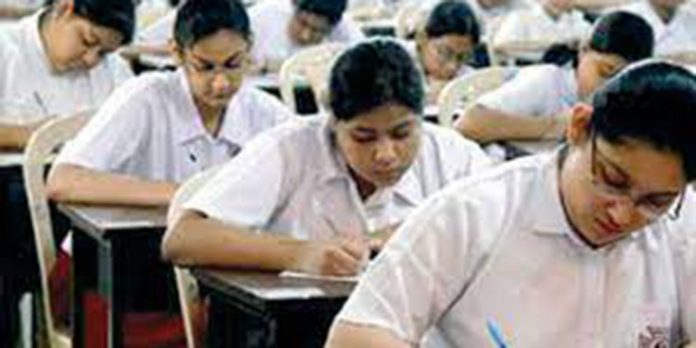 സി.ബി.എസ്.ഇ പത്താം ക്ലാസ് പരീക്ഷ റദ്ദാക്കി ; 12ാം ക്ലാസ് പരീക്ഷ മാറ്റിവെച്ചു സി.ബി.എസ്.ഇ പത്താം ക്ലാസ് പരീക്ഷ റദ്ദാക്കി ; 12ാം ക്ലാസ് പരീക്ഷ മാറ്റിവെച്ചു