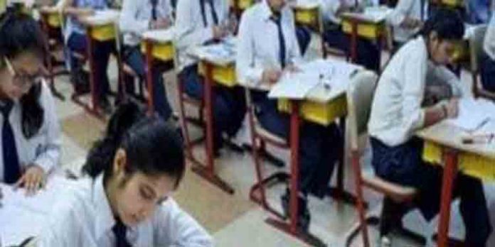 കോവിഡ് വ്യാപനം രൂക്ഷം : ഐസിഎസ്ഇ പരീക്ഷകള് മാറ്റിവെച്ചു കോവിഡ് വ്യാപനം രൂക്ഷം : ഐസിഎസ്ഇ പരീക്ഷകള് മാറ്റിവെച്ചു
