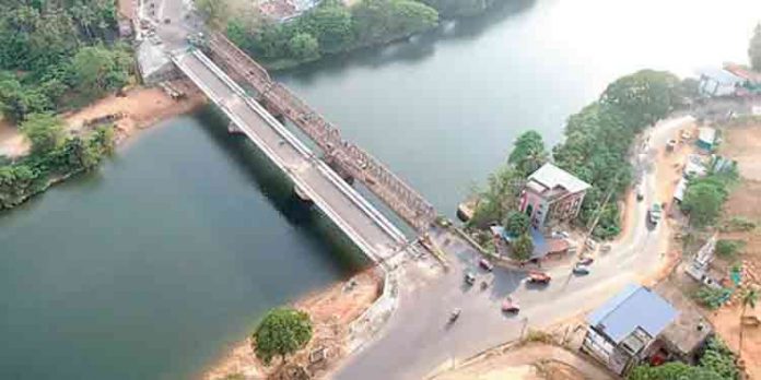 കേരള-കര്ണാടക അന്തര് സംസ്ഥാന യാത്രക്കാര്ക്ക് ആശ്വാസം ; ഇരിട്ടി പുതിയ പാലം നാളെ തുറന്നുകൊടുക്കും കേരള-കര്ണാടക അന്തര് സംസ്ഥാന യാത്രക്കാര്ക്ക് ആശ്വാസം ; ഇരിട്ടി പുതിയ പാലം നാളെ തുറന്നുകൊടുക്കും
