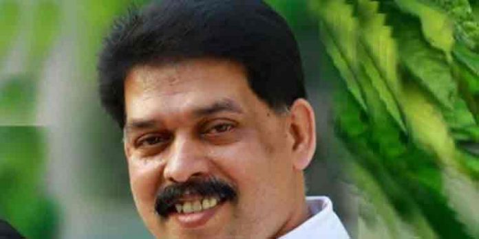 കൊടുവള്ളി എംഎല്എയും എല്ഡിഎഫ് സ്ഥാനാര്ത്ഥിയുമായ കാരാട്ട് റസാഖിന് പരുക്ക് കൊടുവള്ളി എംഎല്എയും എല്ഡിഎഫ് സ്ഥാനാര്ത്ഥിയുമായ കാരാട്ട് റസാഖിന് പരുക്ക്
